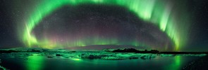 A Starry Night of Iceland, photo by Stephane Vetter